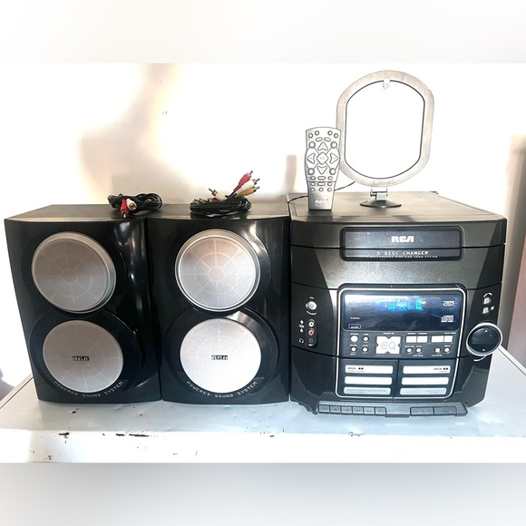 RCA Other - Vintage RCA 5-Disc Charger Player Speaker Remote and Manual RS2620 Conditions